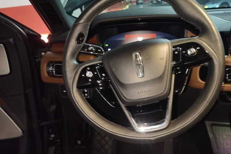 Used Lincoln Aviator 2021 3.0T V6 All-Wheel-Drive Executive Edition Steering Wheel