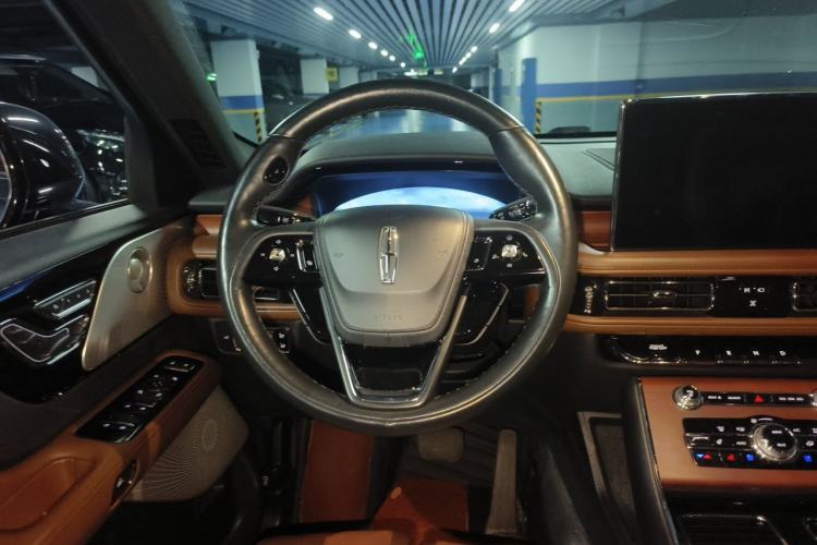 Used Lincoln Aviator 2021 3.0T V6 All-Wheel-Drive Executive Edition Steering Wheel