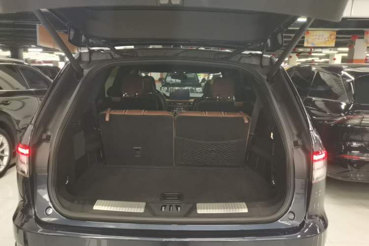 Used Lincoln Aviator 2021 3.0T V6 All-Wheel-Drive Executive Edition Trunk