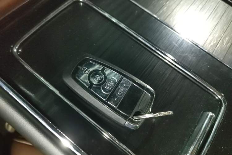 Used Lincoln Aviator 2021 3.0T V6 All-Wheel-Drive Executive Edition Vehicle Key