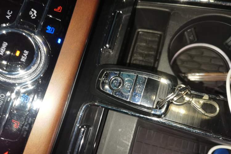 Used Lincoln Aviator 2021 3.0T V6 All-Wheel-Drive Executive Edition Vehicle Key