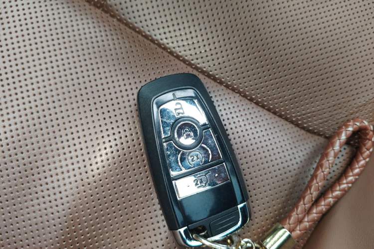 Used Lincoln Aviator 2021 3.0T V6 All-Wheel-Drive Executive Edition Vehicle Key