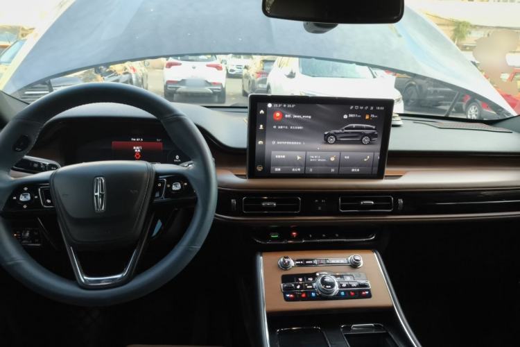 Used Lincoln Aviator 2021 3.0T V6 Four-Wheel Drive Zunya Edition Center Console