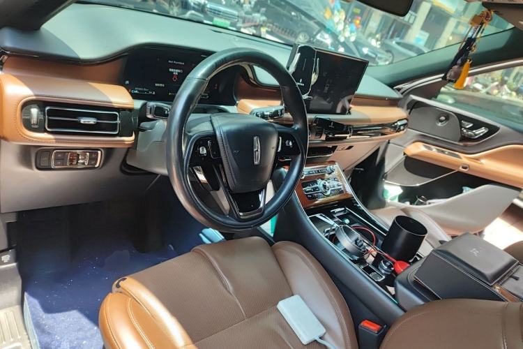 Used Lincoln Aviator 2021 3.0T V6 Four-Wheel Drive Zunya Edition Center Console