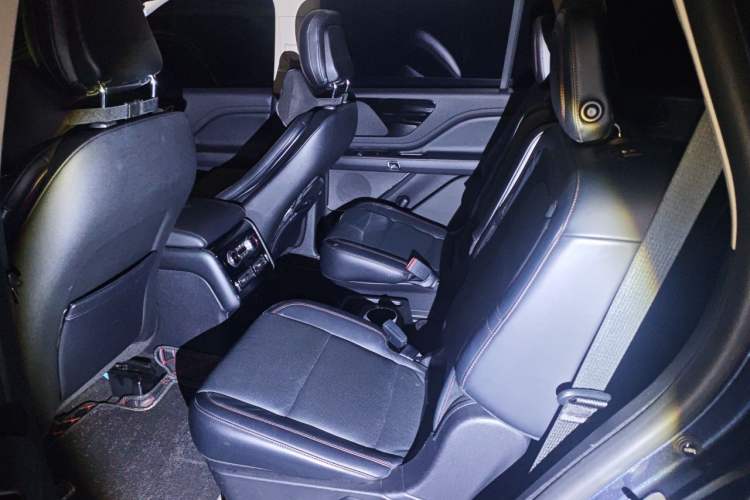 Used Lincoln Aviator 2021 3.0T V6 Four-Wheel Drive Luxury Edition Left Rear Seat