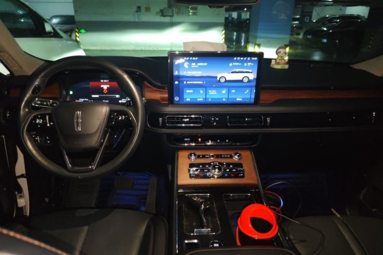 Used Lincoln Aviator 2021 3.0T V6 Four-Wheel Drive Luxury Edition Center Console