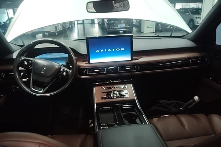 Used Lincoln Aviator 2021 3.0T V6 Four-Wheel Drive Zunya Edition Center Console