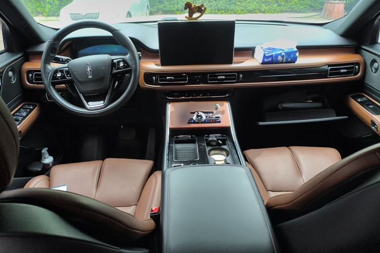 Used Lincoln Aviator 2021 3.0T V6 Four-Wheel Drive Zunya Edition Center Console
