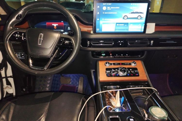 Used Lincoln Aviator 2021 3.0T V6 Four-Wheel Drive Luxury Edition Center Console