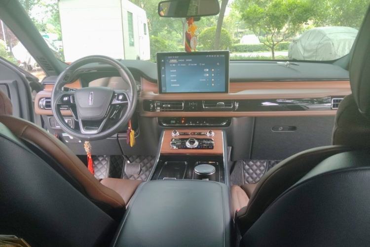 Used Lincoln Aviator 2021 3.0T V6 Four-Wheel Drive Zunya Edition Center Console