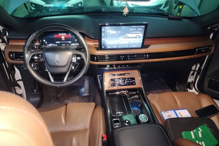 Used Lincoln Aviator 2021 3.0T V6 Four-Wheel Drive Zunya Edition Center Console