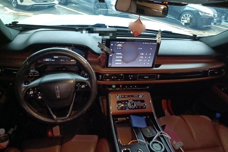 Used Lincoln Aviator 2021 3.0T V6 Four-Wheel Drive Zunya Edition Center Console