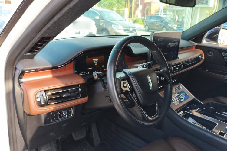 Used Lincoln Aviator 2021 3.0T V6 Four-Wheel Drive Zunya Edition Center Console