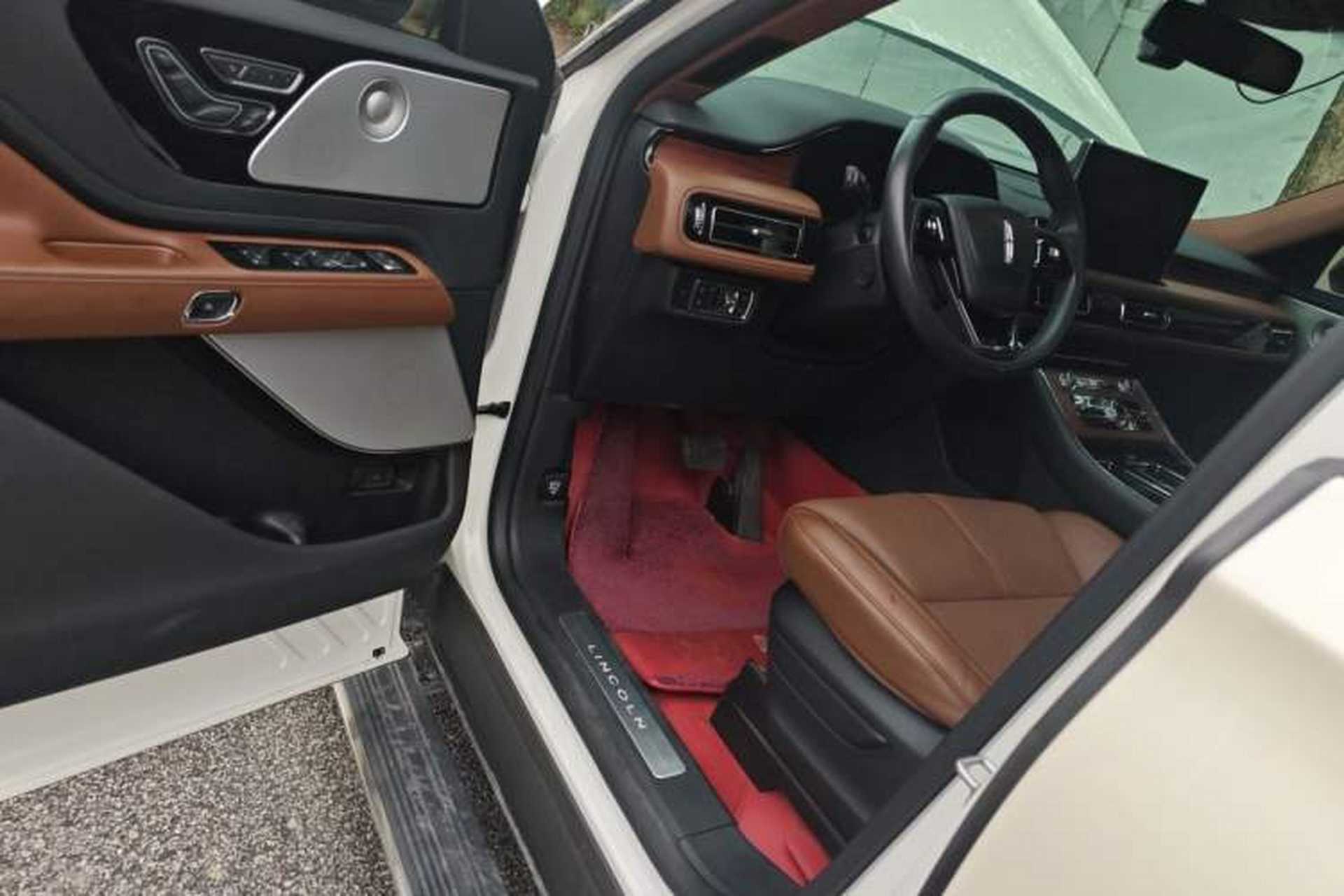 Used Lincoln Aviator 2021 3.0T V6 All-Wheel-Drive Executive Edition Driver Seat