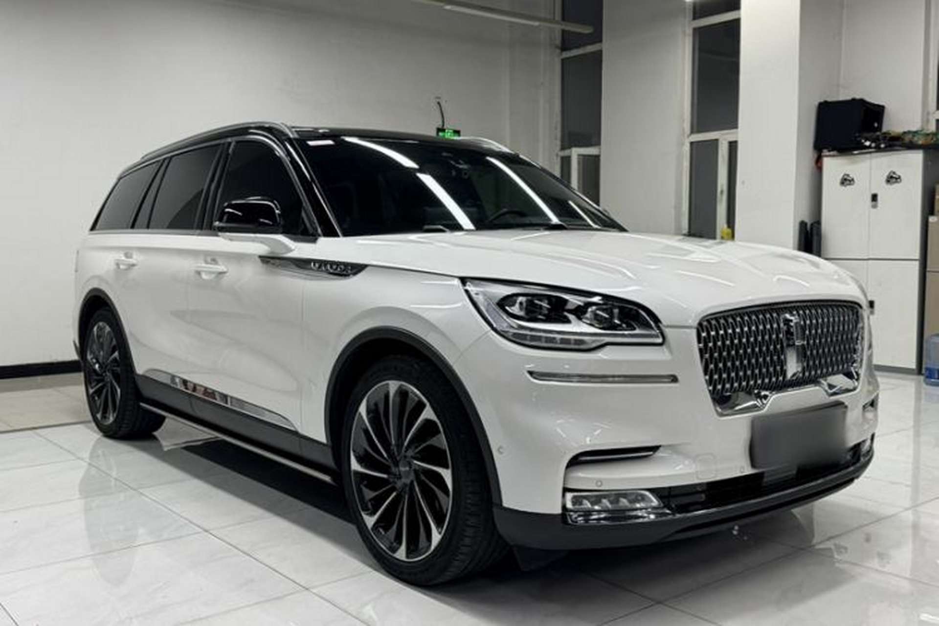 Used Lincoln Aviator 2021 3.0T V6 All-Wheel-Drive Executive Edition Exterior 4