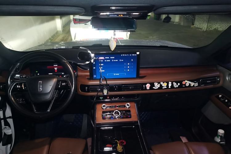 Used Lincoln Aviator 2021 3.0T V6 All-Wheel-Drive Executive Edition Interior 2