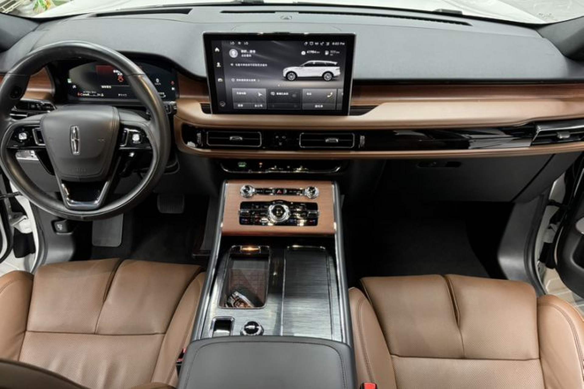 Used Lincoln Aviator 2021 3.0T V6 All-Wheel-Drive Executive Edition Interior 2