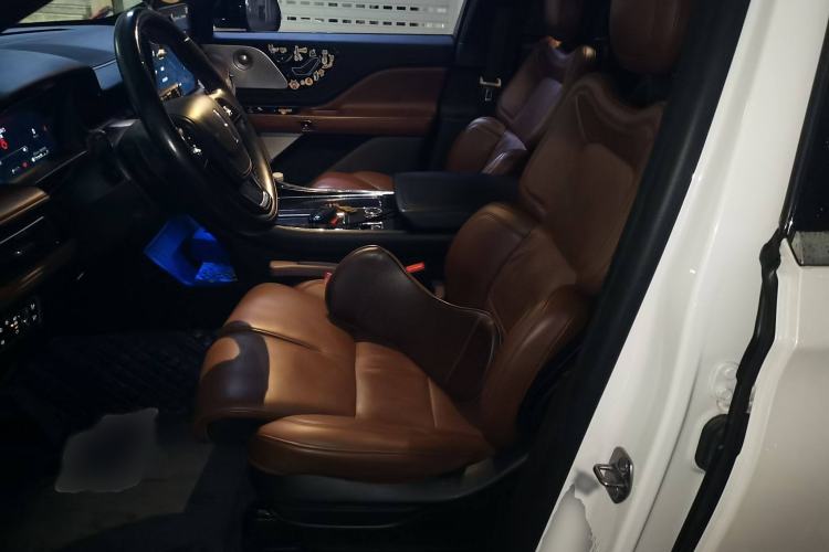 Used Lincoln Aviator 2021 3.0T V6 All-Wheel-Drive Executive Edition Left Front Seat