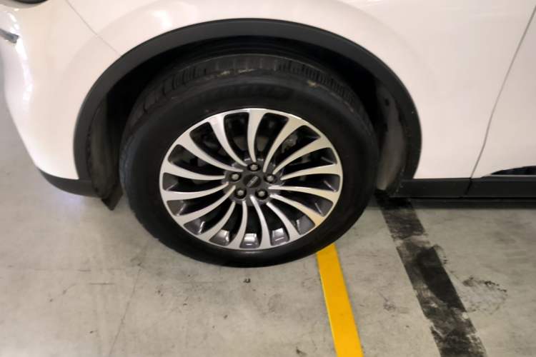 Used Lincoln Aviator 2021 3.0T V6 Four-Wheel Drive Zunya Edition Left Front Wheel Hub