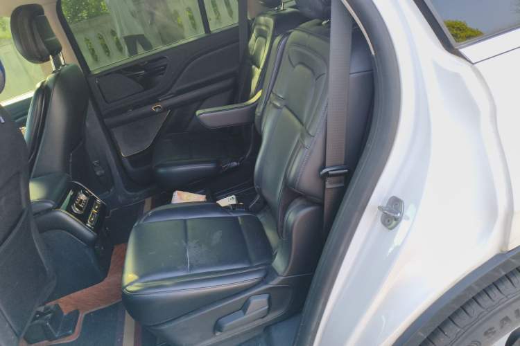 Used Lincoln Aviator 2021 3.0T V6 Four-Wheel Drive Luxury Edition Left Rear Seat