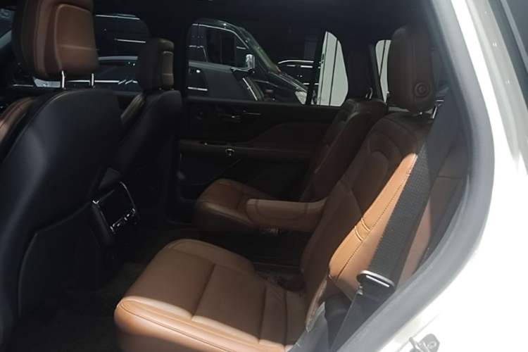 Used Lincoln Aviator 2021 3.0T V6 Four-Wheel Drive Zunya Edition Left Rear Seat