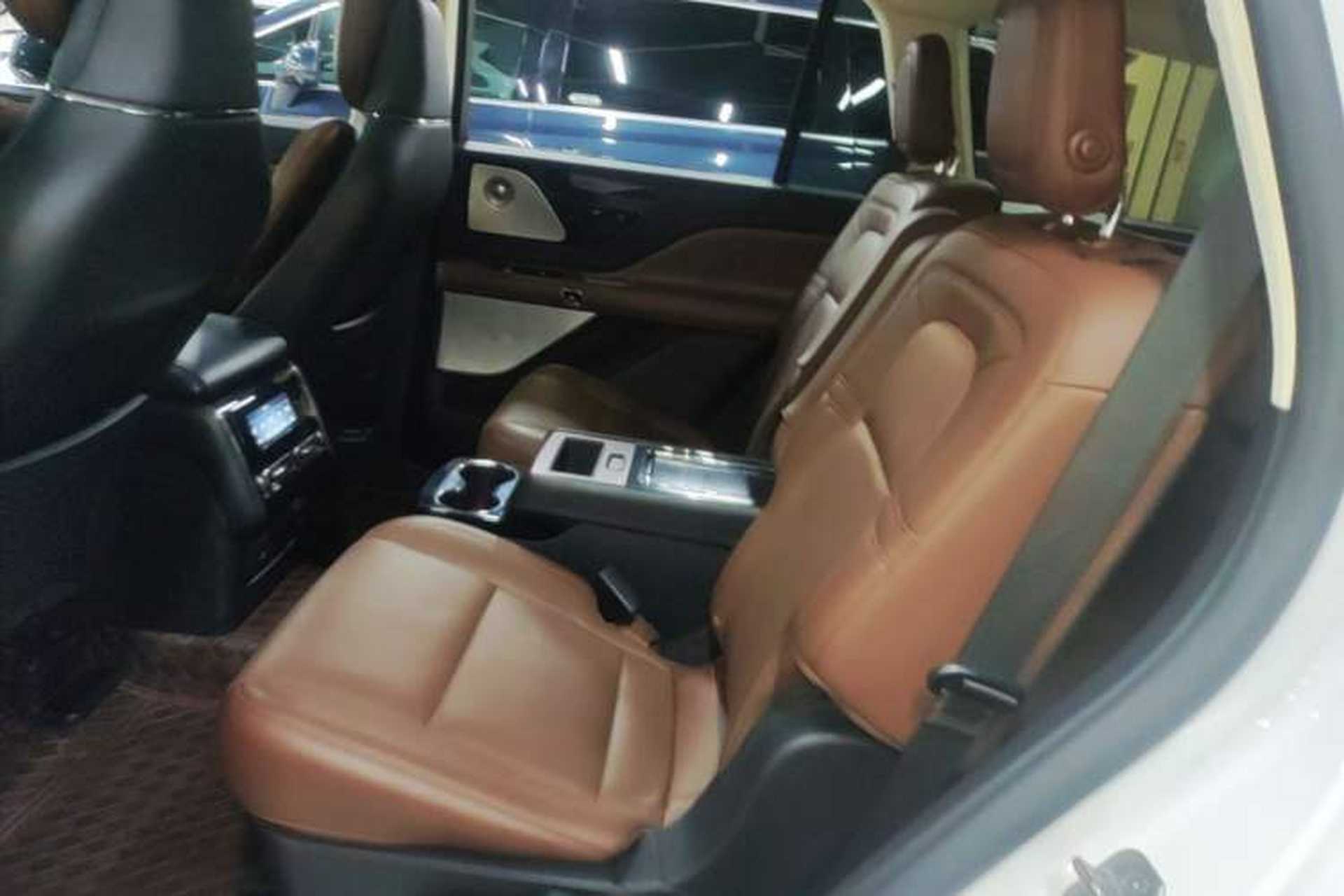 Used Lincoln Aviator 2021 3.0T V6 All-Wheel-Drive Executive Edition Left Rear Seat