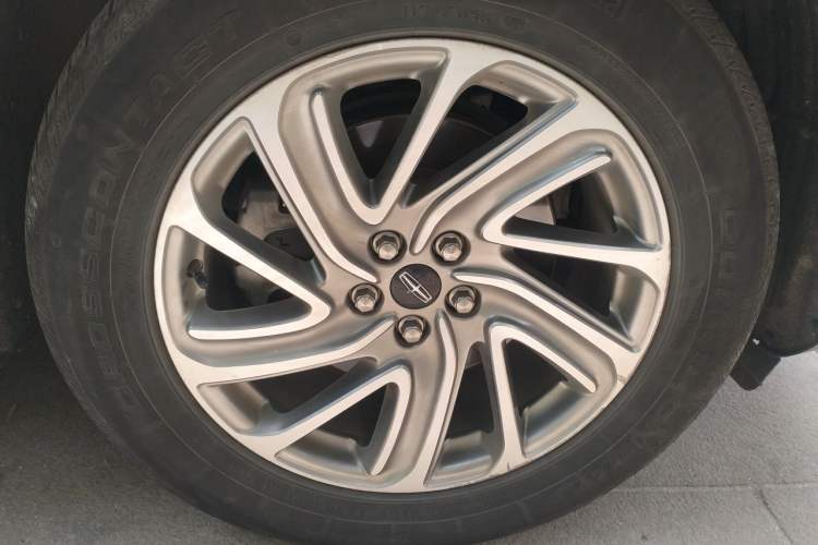 Used Lincoln Aviator 2021 3.0T V6 Four-Wheel Drive Luxury Edition Right Front Wheel Hub