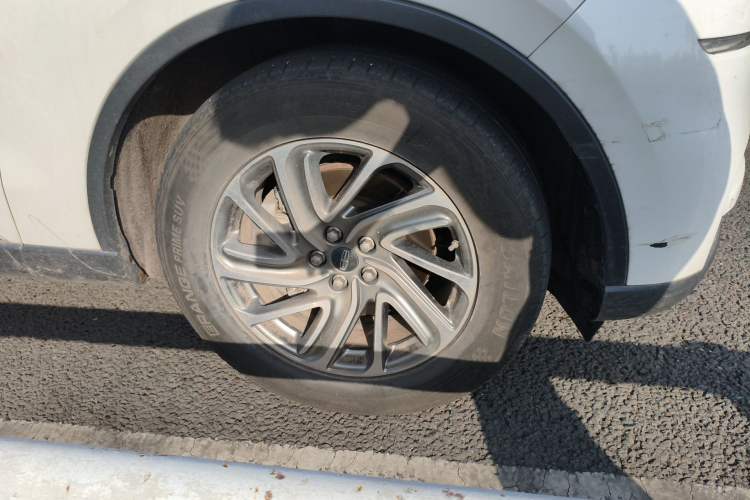 Used Lincoln Aviator 2021 3.0T V6 Four-Wheel Drive Luxury Edition Right Front Wheel Hub