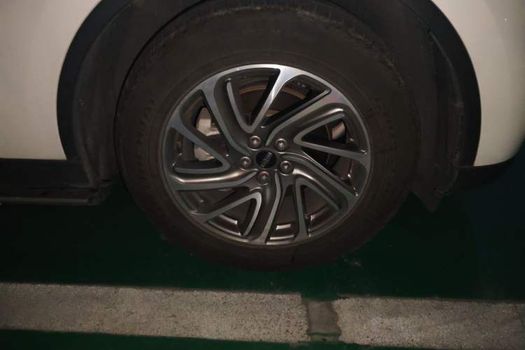 Used Lincoln Aviator 2021 3.0T V6 Four-Wheel Drive Luxury Edition Right Front Wheel Hub