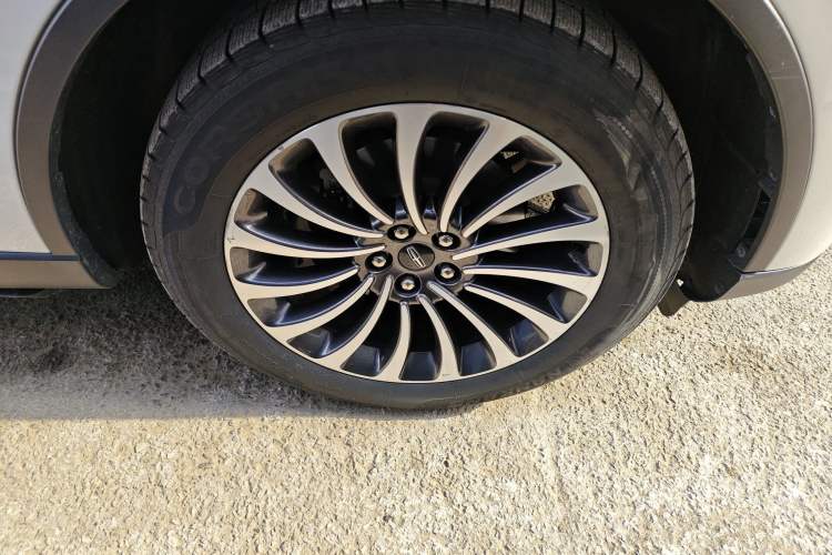 Used Lincoln Aviator 2021 3.0T V6 Four-Wheel Drive Zunya Edition Right Front Wheel Hub