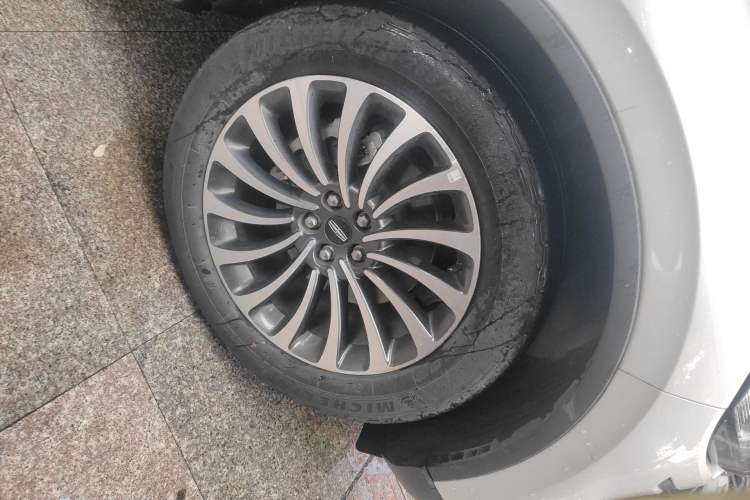 Used Lincoln Aviator 2021 3.0T V6 Four-Wheel Drive Zunya Edition Right Front Wheel Hub