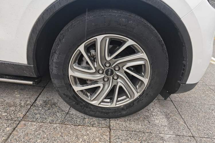 Used Lincoln Aviator 2021 3.0T V6 Four-Wheel Drive Luxury Edition Right Front Wheel Hub