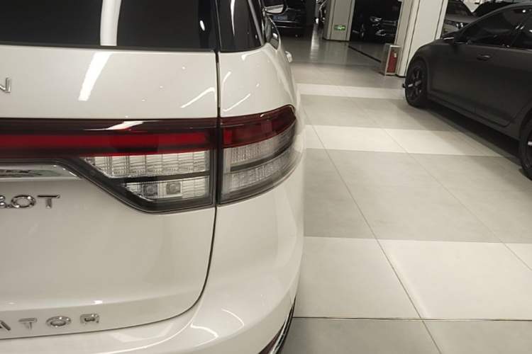 Used Lincoln Aviator 2021 3.0T V6 Four-Wheel Drive Zunya Edition Right Rear Taillight