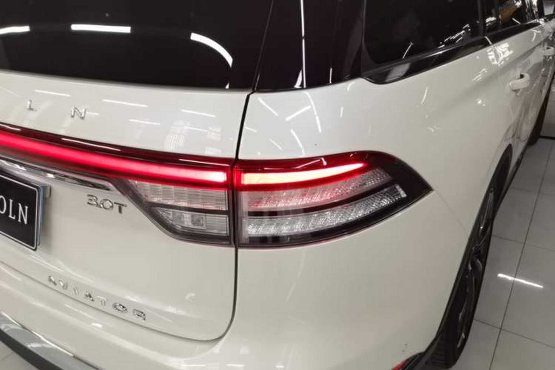 Used Lincoln Aviator 2021 3.0T V6 All-Wheel-Drive Executive Edition Right Rear Taillight