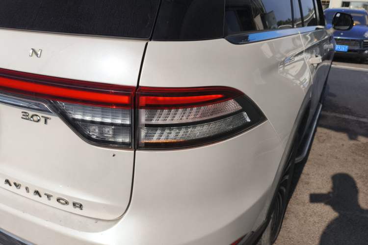Used Lincoln Aviator 2021 3.0T V6 Four-Wheel Drive Zunya Edition Right Rear Taillight