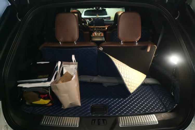 Used Lincoln Aviator 2021 3.0T V6 All-Wheel-Drive Executive Edition Trunk