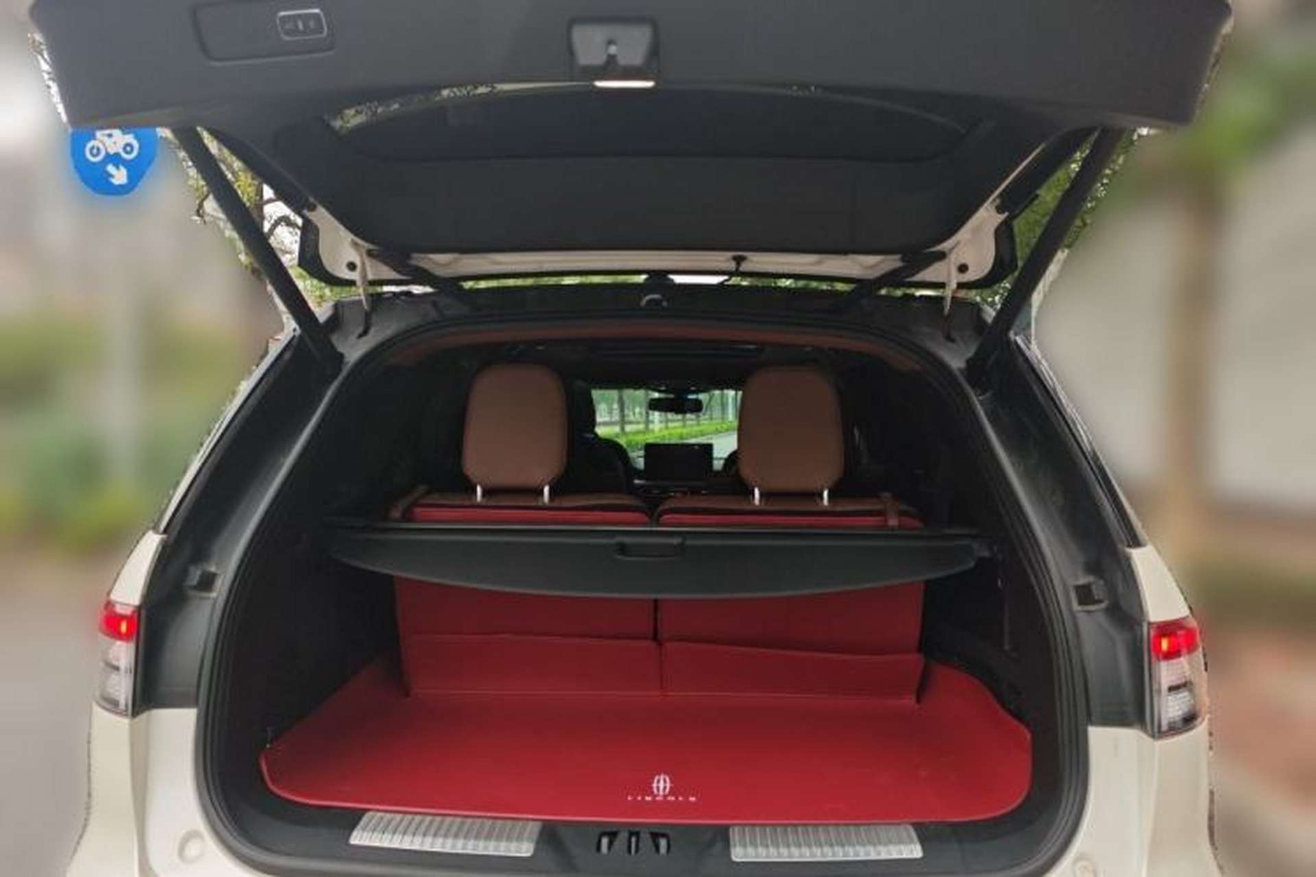 Used Lincoln Aviator 2021 3.0T V6 All-Wheel-Drive Executive Edition Trunk