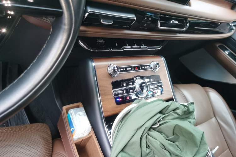 Used Lincoln Aviator 2022 3.0T V6 Four-Wheel Drive Executive Edition Audio And AC Panel