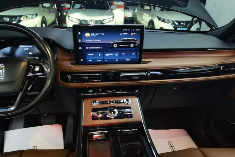 Used Lincoln Aviator 2022 3.0T V6 Four-Wheel Drive Luxury Edition Audio And AC Panel