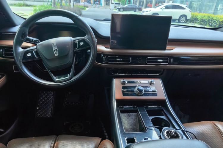 Used Lincoln Aviator 2022 3.0T V6 Four-Wheel Drive Luxury Edition Center Console