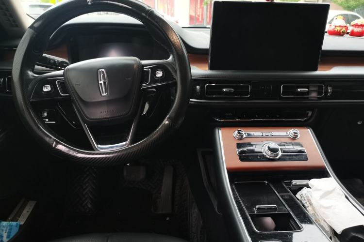 Used Lincoln Aviator 2022 3.0T V6 Four-Wheel Drive Luxury Edition Center Console