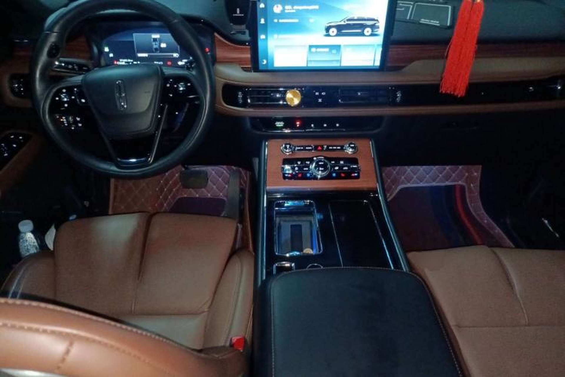 Used Lincoln Aviator 2022 3.0T V6 Four-Wheel Drive Luxury Edition Center Console