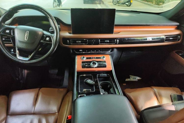 Used Lincoln Aviator 2022 3.0T V6 Four-Wheel Drive Luxury Edition Center Console