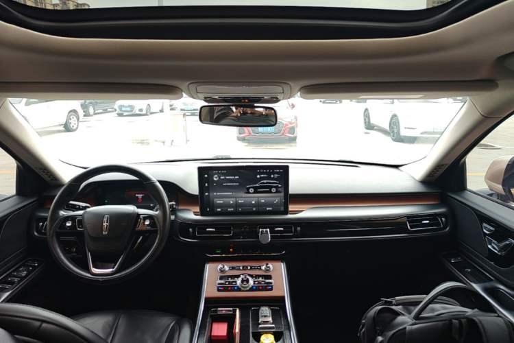 Used Lincoln Aviator 2022 3.0T V6 Four-Wheel Drive Luxury Edition Center Console