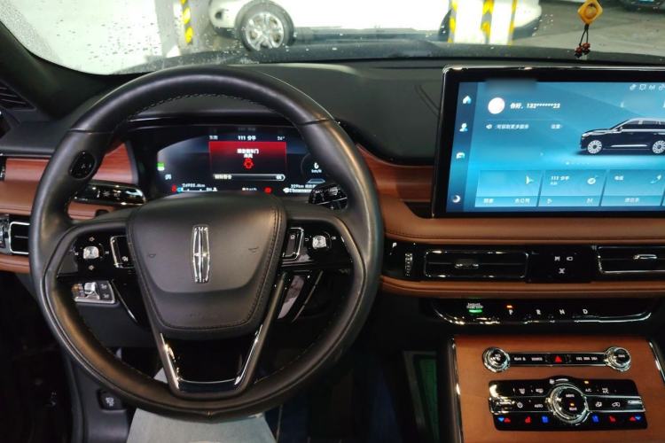 Used Lincoln Aviator 2022 3.0T V6 Four-Wheel Drive Luxury Edition Center Console