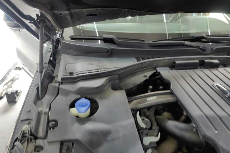 Used Lincoln Aviator 2022 3.0T V6 Four-Wheel Drive Luxury Edition Engine Bay Right