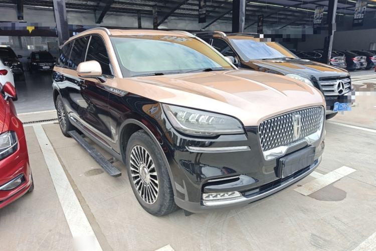 Used Lincoln Aviator 2022 3.0T V6 Four-Wheel Drive Luxury Edition Front Right 45 Deg