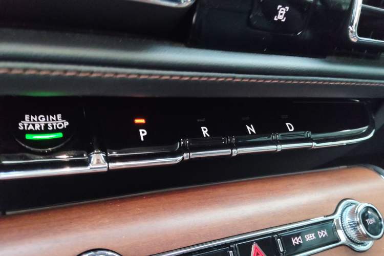Used Lincoln Aviator 2022 3.0T V6 Four-Wheel Drive Luxury Edition Gear Lever