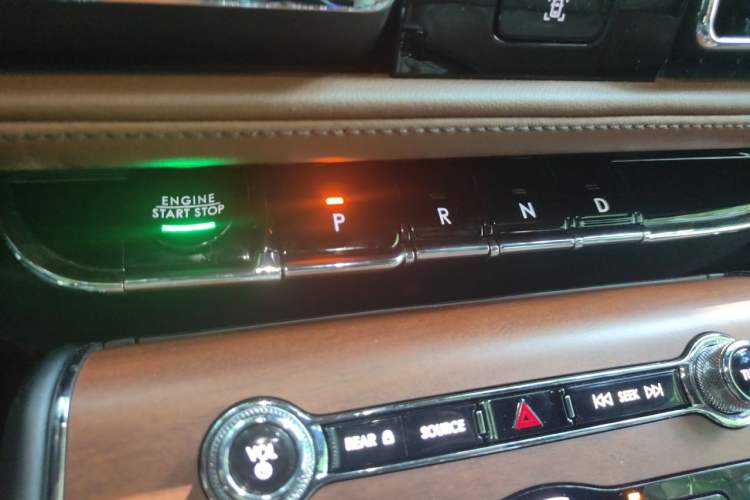 Used Lincoln Aviator 2022 3.0T V6 Four-Wheel Drive Executive Edition Gear Lever