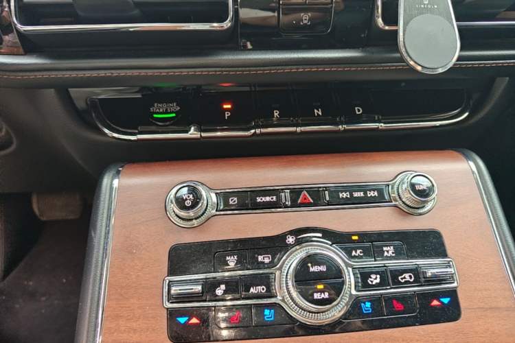 Used Lincoln Aviator 2022 3.0T V6 Four-Wheel Drive Luxury Edition Gear Lever